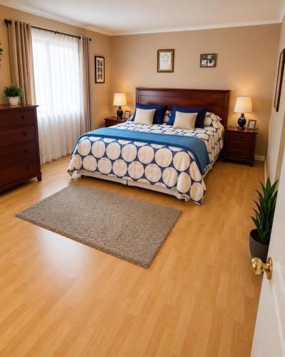 a bedroom with a bed and a wooden floor at EXPONOR 2026 Casa 3D 2B in Antofagasta