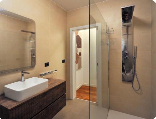 a bathroom with a sink and a shower at Irpinia Maison in Quarto dʼAltino