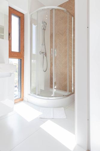 a bathroom with a shower with a glass door at Silver Forest in Szczecin
