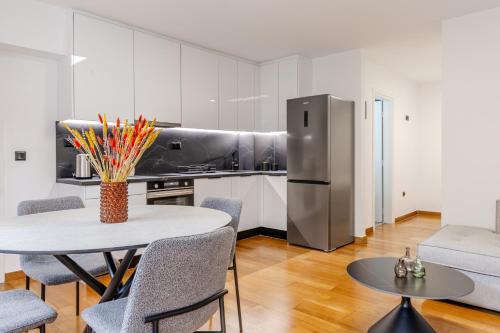 Sea Breeze Vouliagmeni - 2 BR