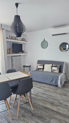 Appartement climatisé avec balcon,wifi, proche remparts
