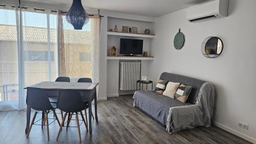 Appartement climatisé avec balcon,wifi, proche remparts