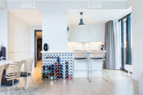 Foto Central Penthouse on 19th Floor with Amazing View 4