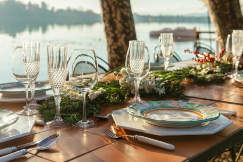 a table with wine glasses and a plate on it at Villa Evelina in Travedona