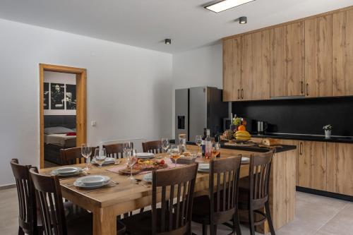 Villa Claudio with Private Pool - Happy Rentals