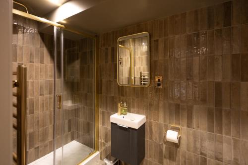 a bathroom with a sink and a mirror at Tyn-y-Coed Inn in Betws-y-coed