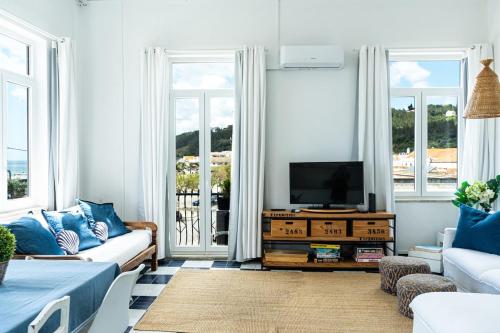 Floating Over the Sado - Arrábida, Beaches & Town