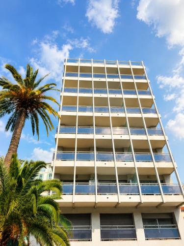 Joli studio avec balcon, centre de Cannes, 5 mn à pieds de la plage et du Palais des festivals