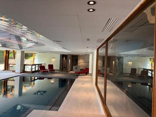 Très bel appartement avec vue exceptionnelle et piscine intérieure dans la résidence