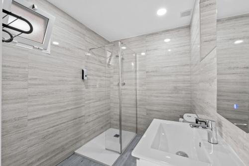 a bathroom with a glass shower and a sink at Paz en Orihuela in Orihuela