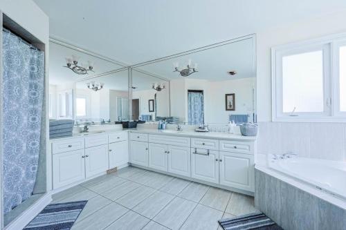 a bathroom with two sinks and a large mirror at Harmony House in Richmond Hill