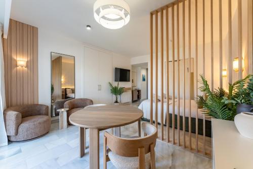 Apartamentos Occidental Banús 2&4