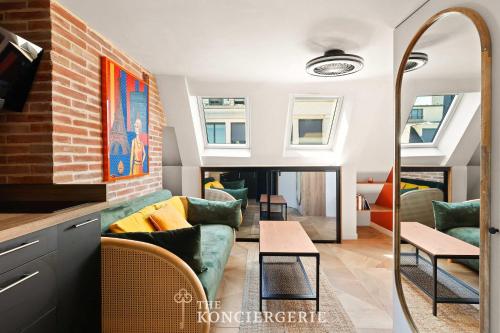 Appartement de charme sous les toits a Montorgueil
