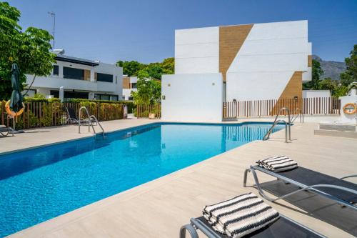 Marein Village Townhouse Modern Pool