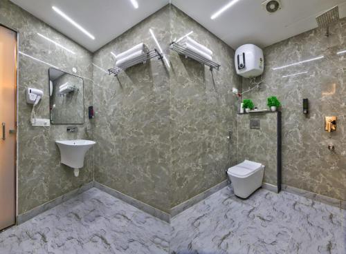 a bathroom with a toilet and a sink at Hotel Olive Aero Suites By Signature Stayz Near Delhi Airport in New Delhi