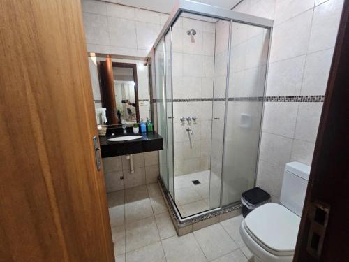 a bathroom with a shower with a toilet and a sink at Amplio alojamiento en el centro de Asunción in Asunción