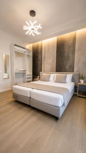 a large bedroom with a large bed in a room at Sfreg Suites Magenta - Camere e B&B in Magenta