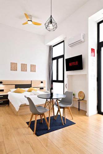 Jirafa - Entire Apt - Near Beach and Stadium by Río Turia Apartments