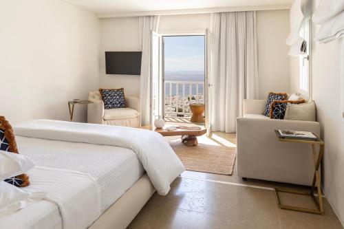 a hotel room with two beds and a window at Casa Kiku Mykonos in Mikonos