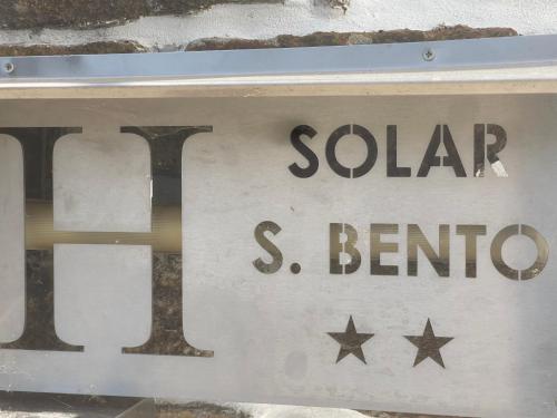 a sign in the window of a store at Solar S.Bento in Santo Tirso