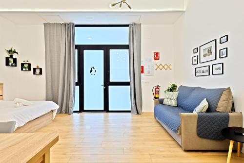 Pingüino - Entire Apt - Near Beach and Stadium by Río Turia Apartments photo 3