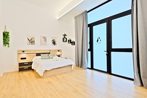Pingüino - Entire Apt - Near Beach and Stadium by Río Turia Apartments photo 7