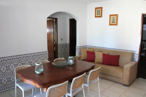 Seriz Beach House - Family Villa with Pool, BBQ & Garden Near the Beach