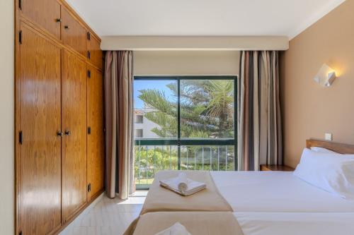 #384 Bright Pool View Apartment AC & Balcony