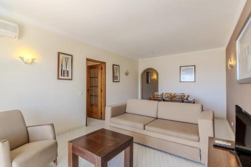 #384 Bright Pool View Apartment AC & Balcony