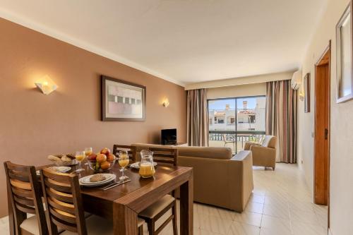 #384 Bright Pool View Apartment AC & Balcony