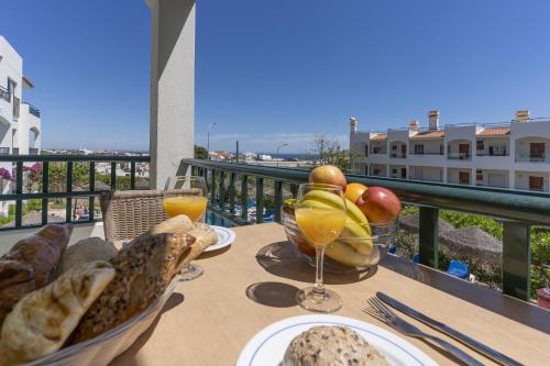 #384 Bright Pool View Apartment AC & Balcony