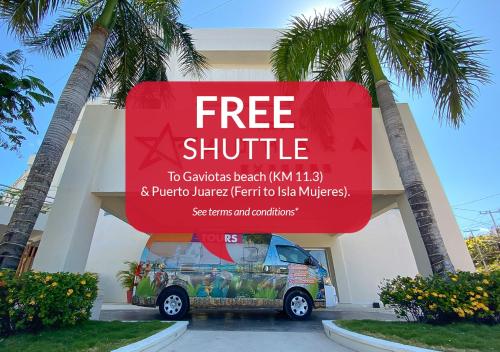 a sign that says free shuttle in front of a building at Adhara Express in Cancún