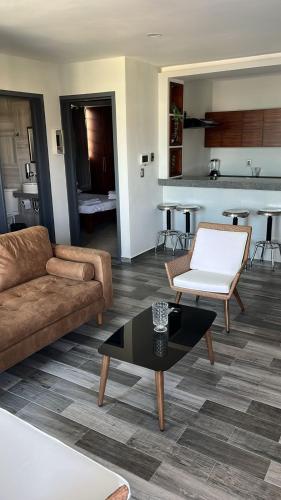 a living room with a couch and a table at Casa o departamento hermoso CHARLY in Tuxpan de Rodríguez Cano
