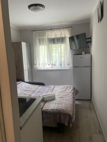 a small bedroom with a bed and a window at Suite4Rent Iași in Iaşi