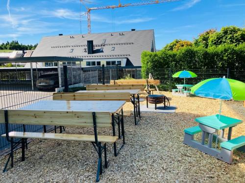 a group of tables and benches in front of a building at Die zwei Löwen Ferienwohnungen in Winterberg