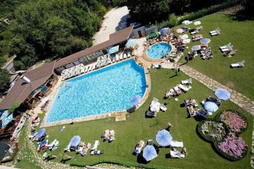 an aerial view of a swimming pool with people sitting around it at Elena Relax Apartment in Varna City