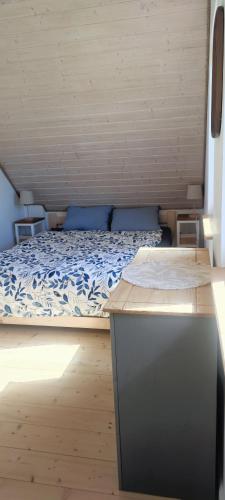 a small bedroom with a bed in a room at MAKS HOUSE KASZUBY Balia Lake and Forest Retreat in Przewóz
