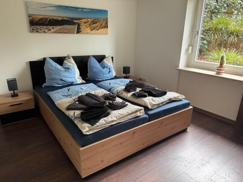 a bedroom with a bed with blue sheets and blue pillows at Fewo Eckernförde mit Meerblick in Eckernförde