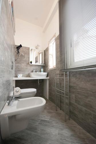 a bathroom with a sink and a toilet at Cà de Lelio in Manarola