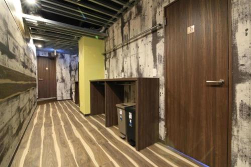 BEE-HIVE Sugamo - Male Only ビーハイブ巣鴨-男性専用-