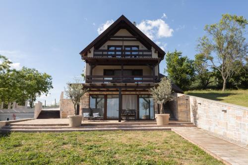 Kardos Villa