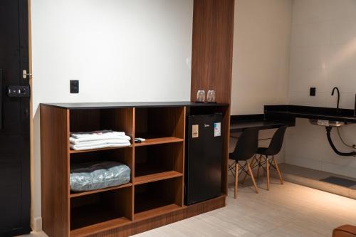 a room with a desk and a refrigerator at You Smart Flats - Hotel in Formosa