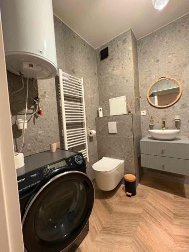 a bathroom with a sink and a washing machine at Apartmán JAMI REZIDENCIA in Spišské Podhradie