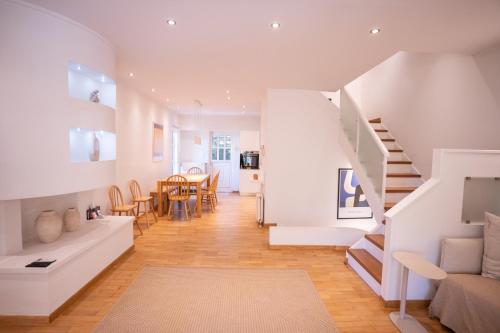 Athenians Riviera Boho Maisonette In Glyfada