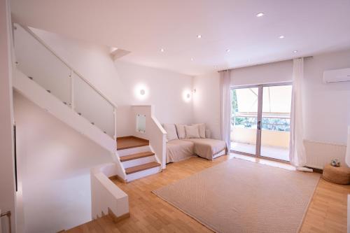 Athenians Riviera Boho Maisonette In Glyfada