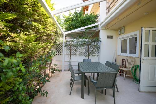 Athenians Riviera Boho Maisonette In Glyfada
