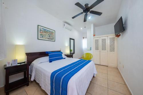 a bedroom with a bed and a ceiling fan at Hotel Meson de Mita in Punta Mita