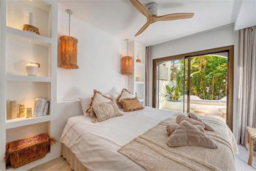2047 Stylish Luxury Apartment
