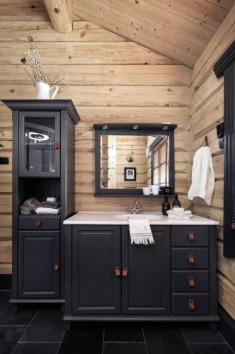 a bathroom with a sink and a mirror at Utsikten in Vågsli