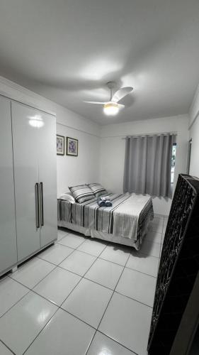 a bedroom with a bed and a ceiling fan at Ed. Odilon Vieira ap.205 in Vitória da Conquista
